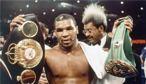 泰森传奇,拳王之路，荣耀与挑战并存